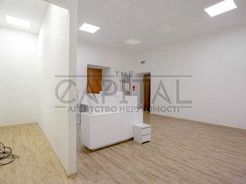 комерційна за адресою Контрактова пл., 10а