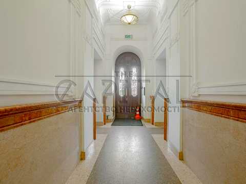 комерційна за адресою Контрактова пл., 10а