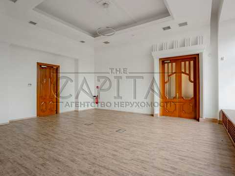 комерційна за адресою Контрактова пл., 10а