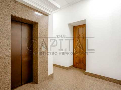 комерційна за адресою Контрактова пл., 10а