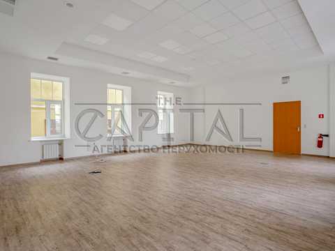 комерційна за адресою Контрактова пл., 10а
