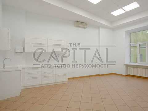 комерційна за адресою Контрактова пл., 10а