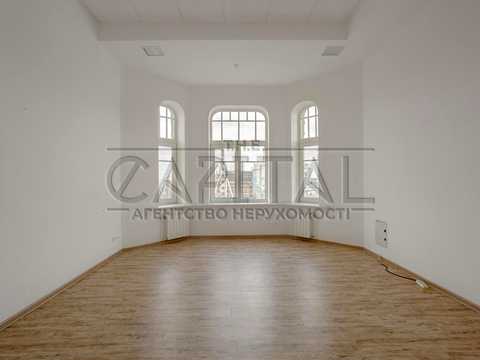 комерційна за адресою Контрактова пл., 10а