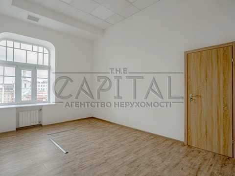 комерційна за адресою Контрактова пл., 10а