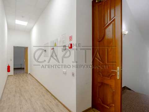 комерційна за адресою Контрактова пл., 10а