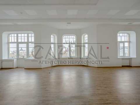 комерційна за адресою Контрактова пл., 10а