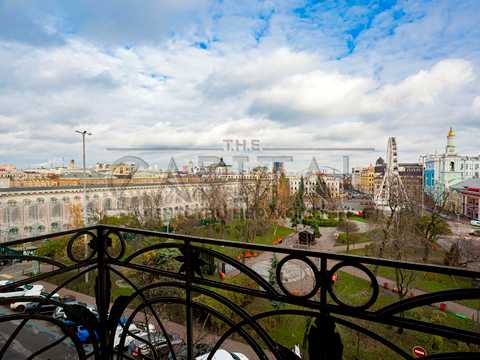 комерційна за адресою Контрактова пл., 10а