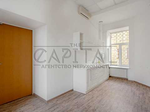 комерційна за адресою Контрактова пл., 10а
