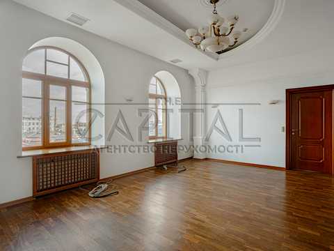 комерційна за адресою Контрактова пл., 10а