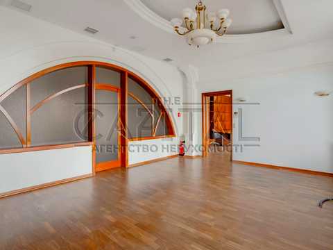 комерційна за адресою Контрактова пл., 10а