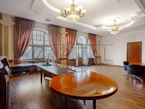 комерційна за адресою Контрактова пл., 10а