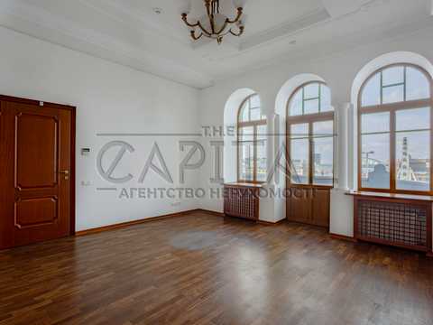 комерційна за адресою Контрактова пл., 10а