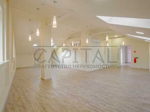 комерційна за адресою Контрактова пл., 10а