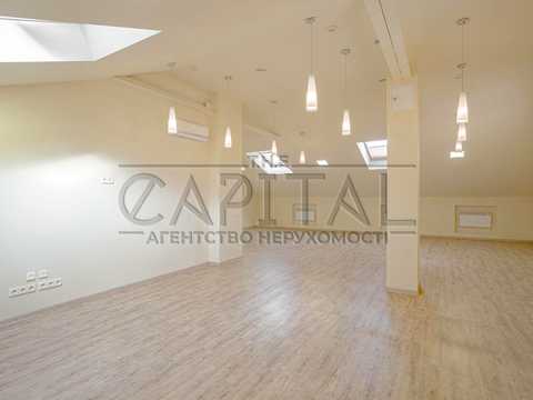 комерційна за адресою Контрактова пл., 10а