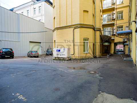 комерційна за адресою Контрактова пл., 10а