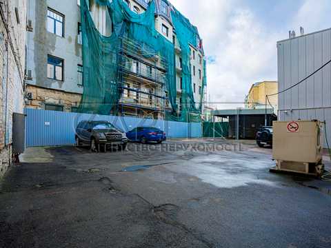 комерційна за адресою Контрактова пл., 10а