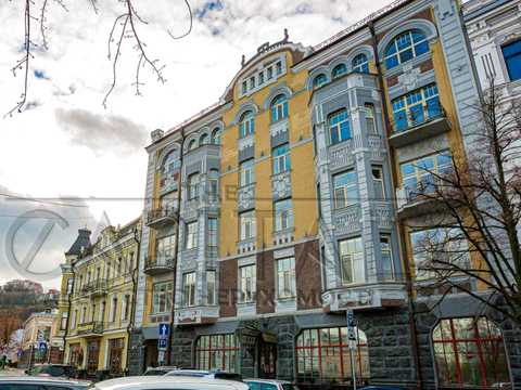 комерційна за адресою Контрактова пл., 10а