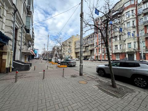 коммерческая по адресу Саксаганского ул., 13/42