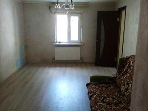 будинок за адресою Листопадна вул.