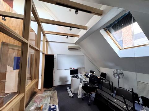 комерційна за адресою Південна вул., 4/6