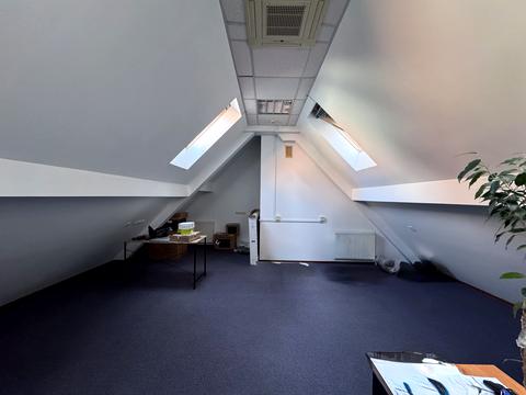 комерційна за адресою Південна вул., 4/6