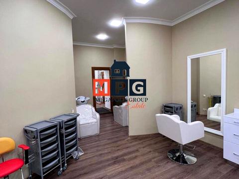 комерційна за адресою Захисників України, 2