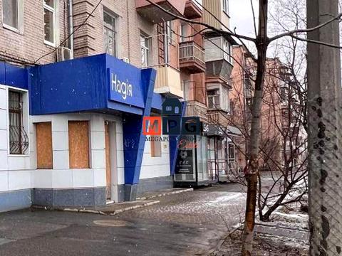 комерційна за адресою Захисників України, 2