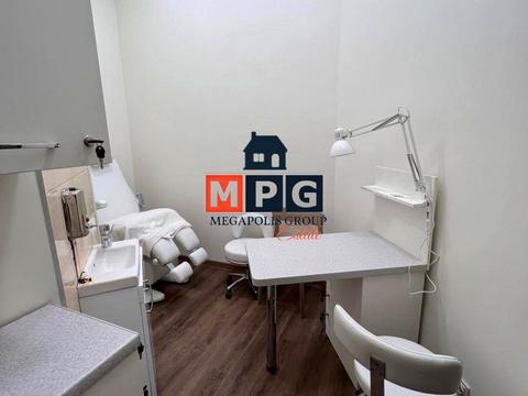 комерційна за адресою Захисників України, 2