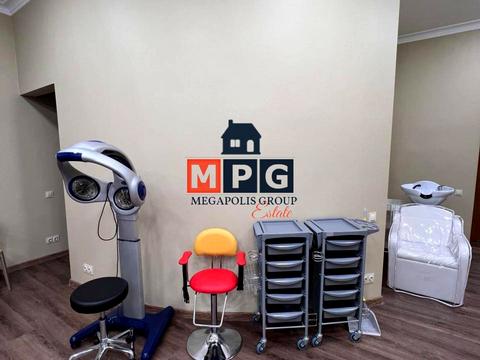 комерційна за адресою Захисників України, 2