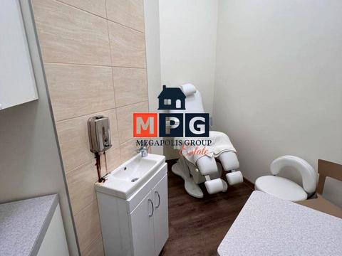 комерційна за адресою Захисників України, 2