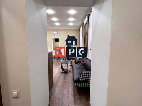 комерційна за адресою Захисників України, 2