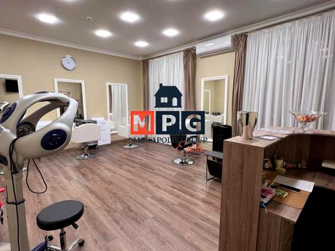 комерційна за адресою Захисників України, 2