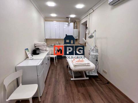 комерційна за адресою Захисників України, 2