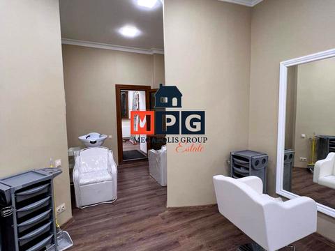 комерційна за адресою Захисників України, 2