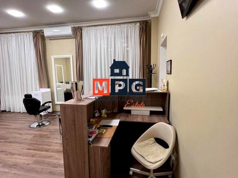 комерційна за адресою Захисників України, 2