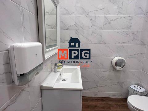 комерційна за адресою Захисників України, 2