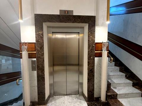 комерційна за адресою Болсуновська вул. (Сергія Струтинського), 2