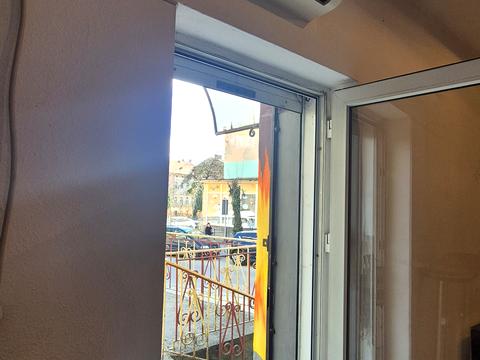 комерційна за адресою Хорватська вул., 12