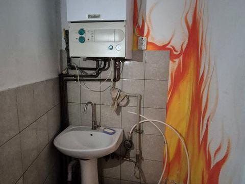 комерційна за адресою Хорватська вул., 12