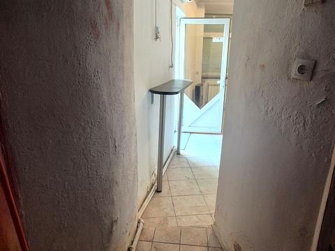 комерційна за адресою Хорватська вул., 12