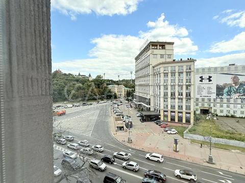 коммерческая по адресу Крещатик ул., 8-Б