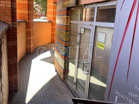 комерційна за адресою Лесі Українки бульв., 23