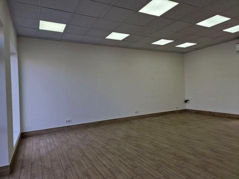 коммерческая по адресу Таращанська ул., 143