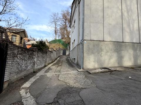 комерційна за адресою Барикадний пров., 5