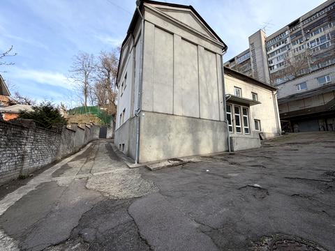 комерційна за адресою Барикадний пров., 5