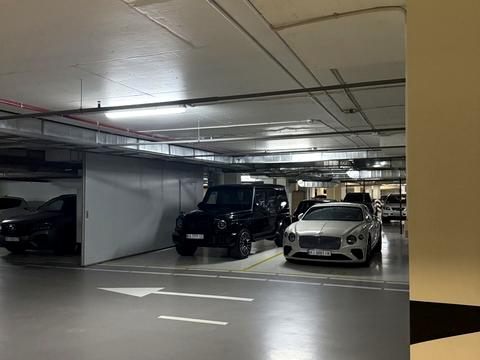 паркоместо по адресу Андрея Верхогляда ул. (Михайла Драгомирова), 15-Б