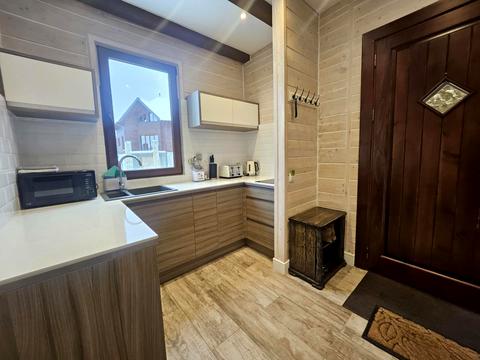 комерційна за адресою Залізна сотня, 34