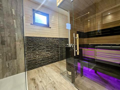 комерційна за адресою Залізна сотня, 34