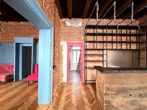 комерційна за адресою Валова вул., 21