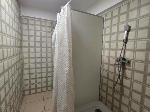 комерційна за адресою Олександра Довженка вул., 29-Г